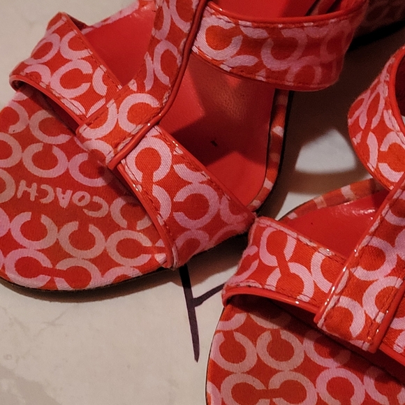 Coach signature fabric heels.  Size 5 - Picture 7 of 8